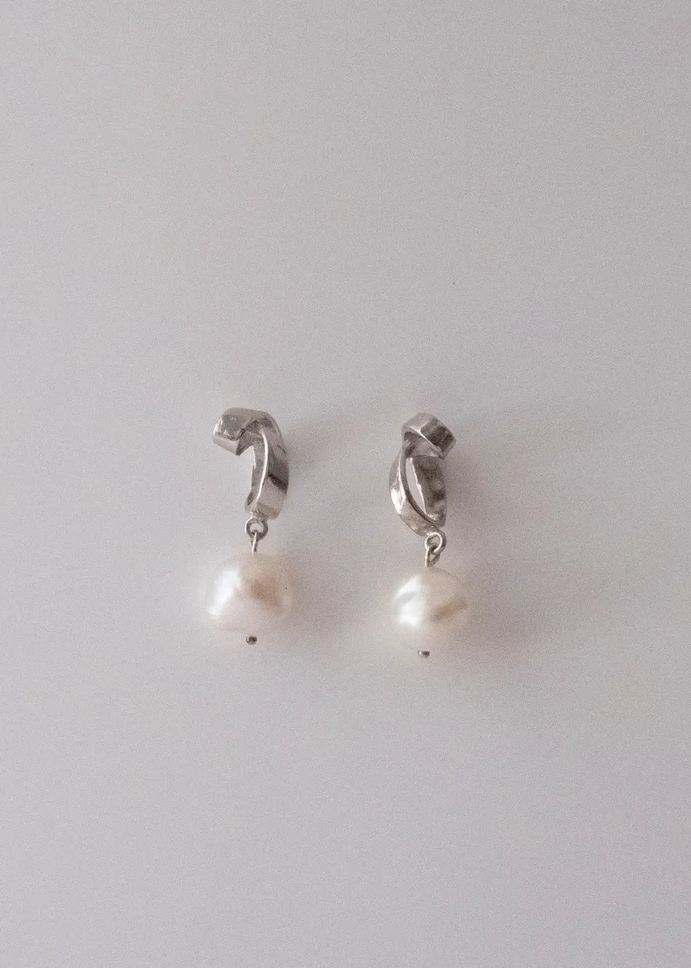 Esra Dandin - Mini Tendril Pearl Earrings