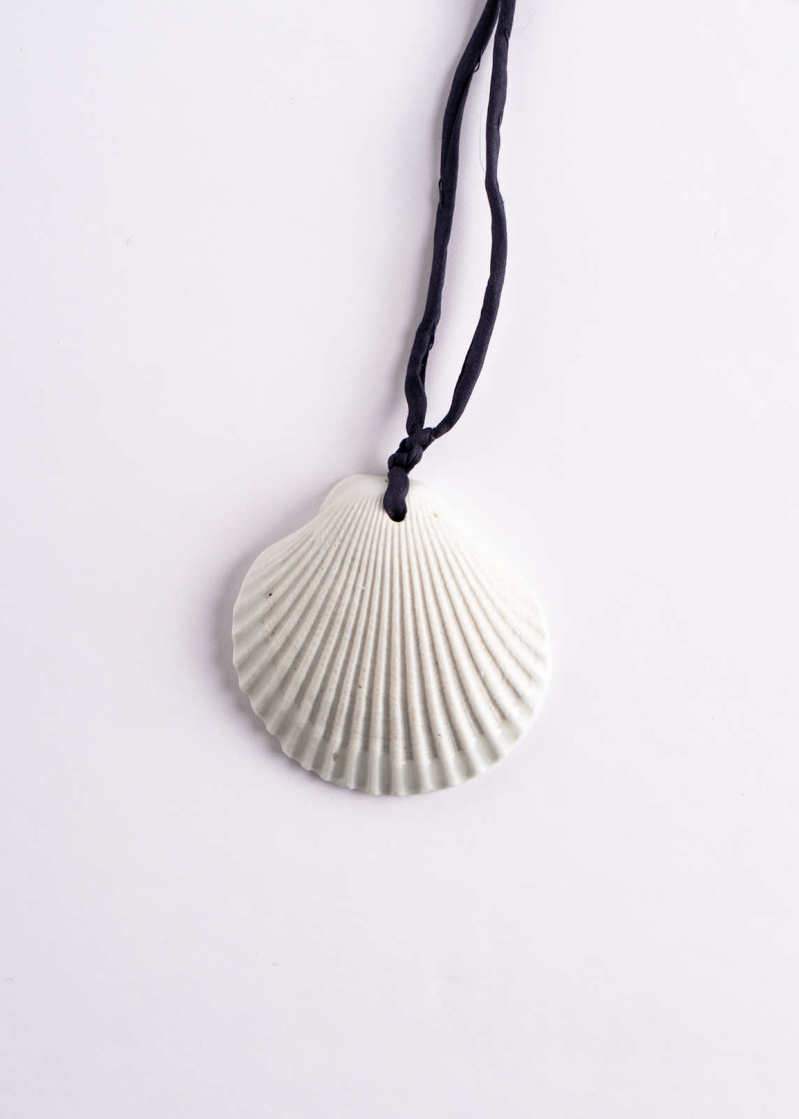 Porcelain Shell Amulet 004